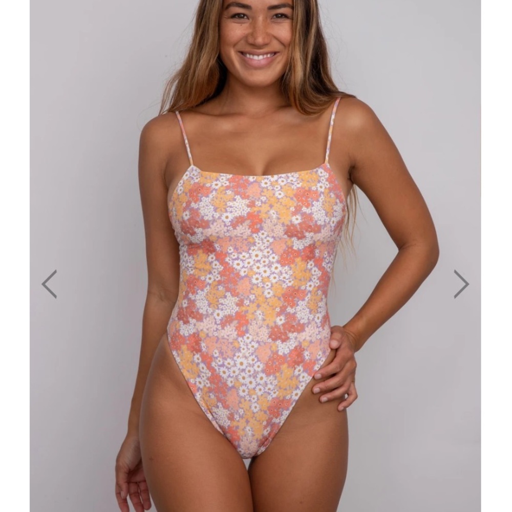 Skatie One Piece Resa-Holland NWT